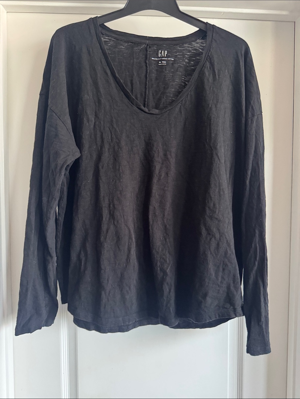 GAP Black Long Sleeve V-Neck Tee